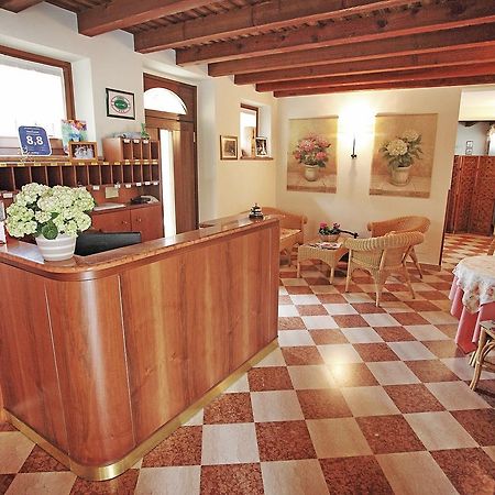 Hotel Faccioli Валеджо сул Минчио Екстериор снимка