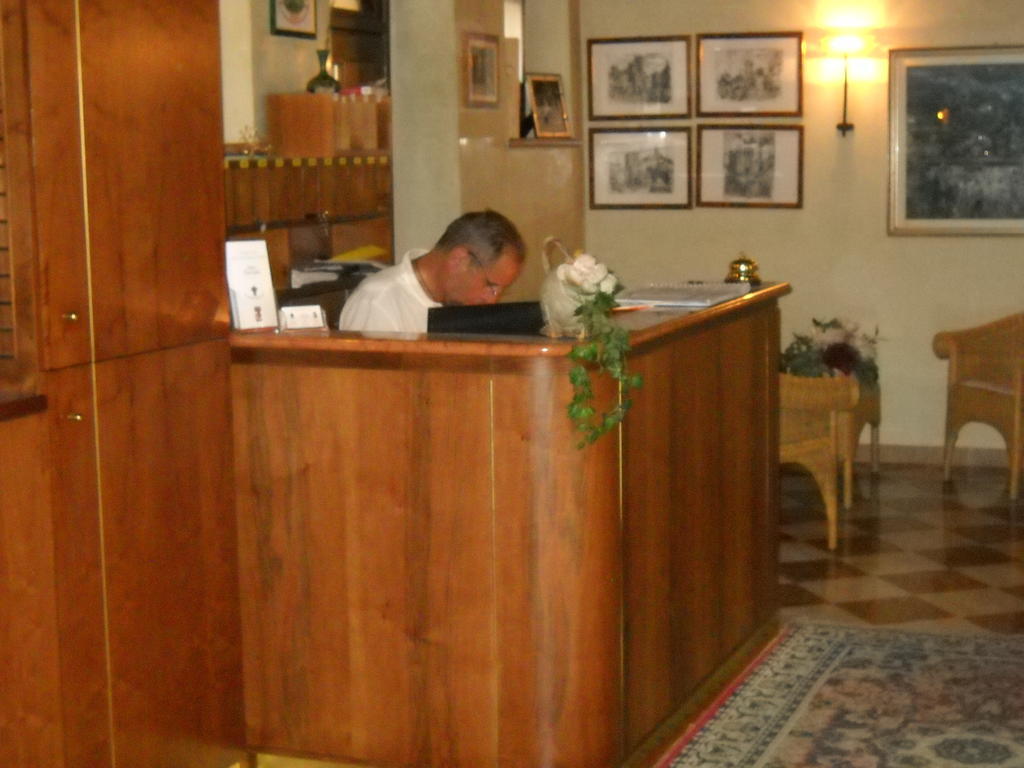 Hotel Faccioli Валеджо сул Минчио Екстериор снимка